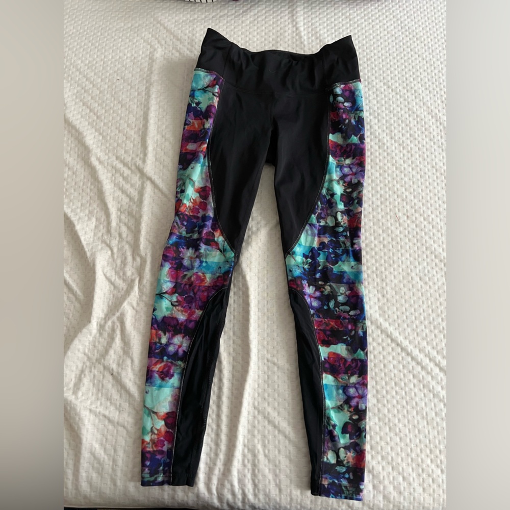 Stylish black and patterned Athleta leggings, size medium